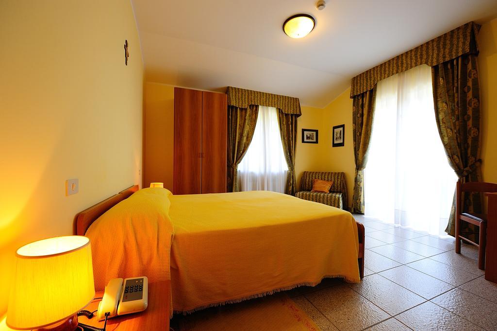 Colle Degli Olivi Snc Guest House Assisi Exterior foto