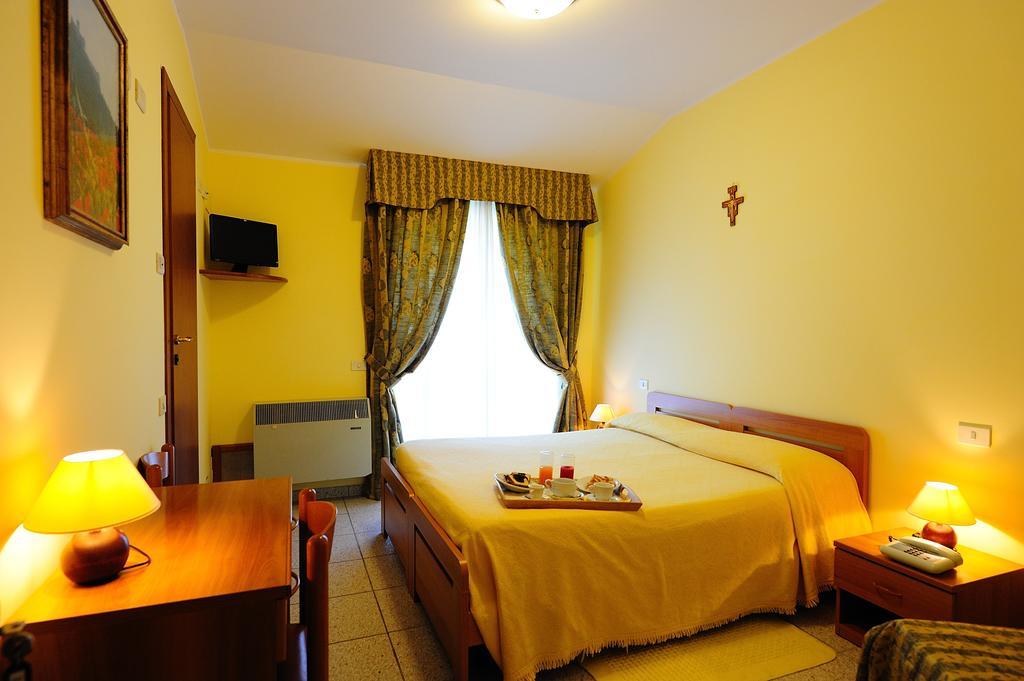 Colle Degli Olivi Snc Guest House Assisi Exterior foto